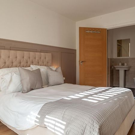 Modern 3 Bedroom House With Parking Μπαθ Εξωτερικό φωτογραφία