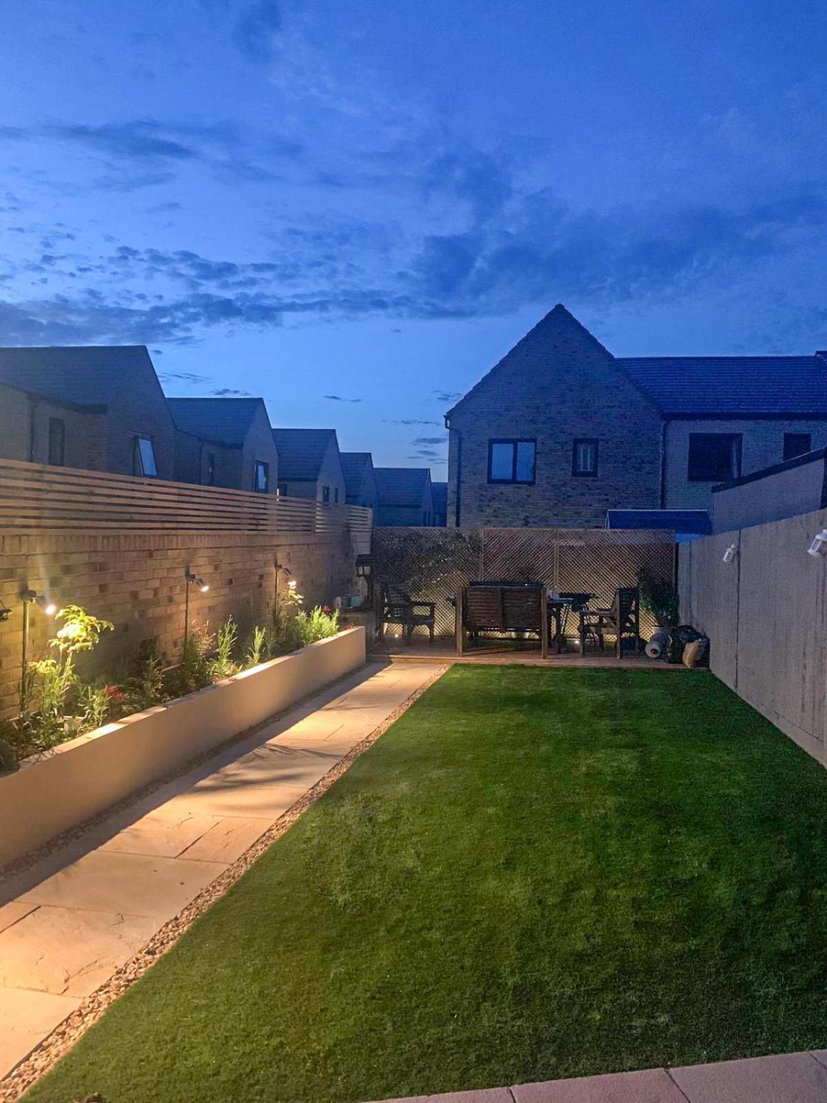 Modern 3 Bedroom House With Parking Μπαθ Εξωτερικό φωτογραφία